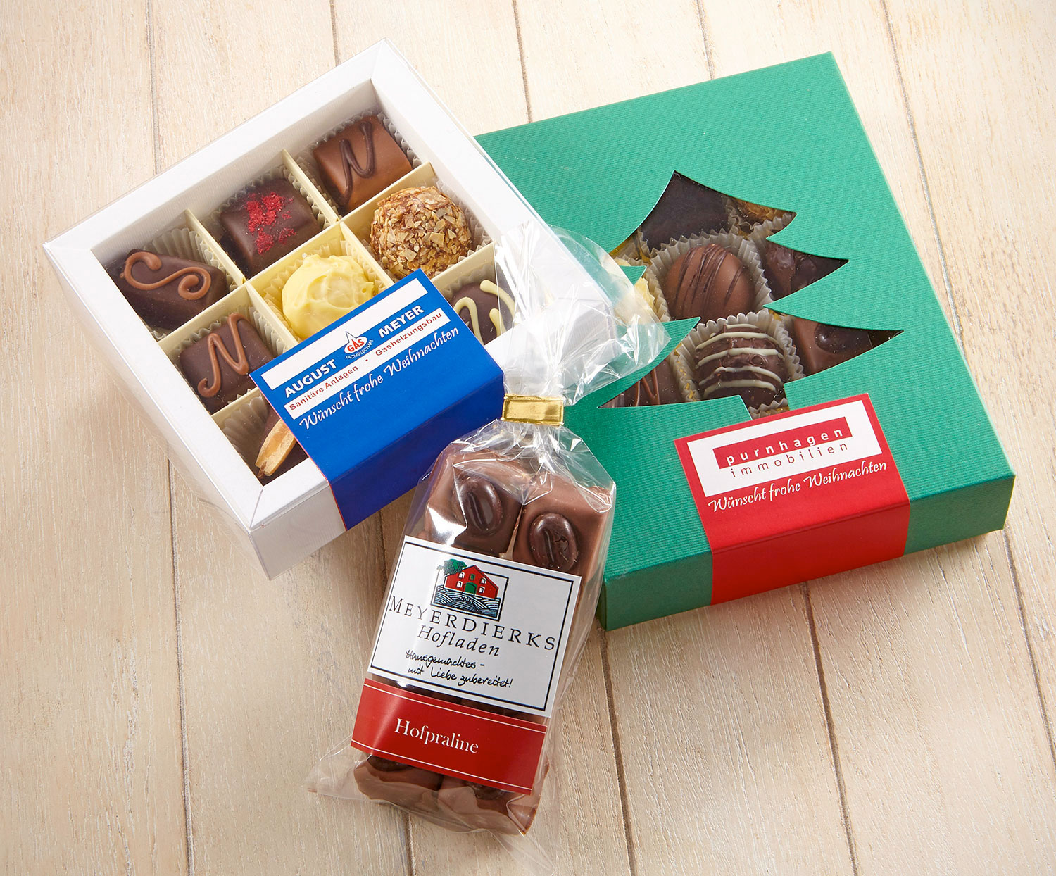 In Handarbeit verzierte Pralinen